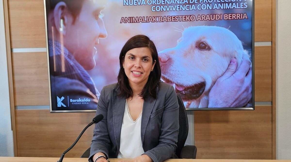 Alba Delgado en la presentación de los trámites para aprobar una nueva ordenanza de animales